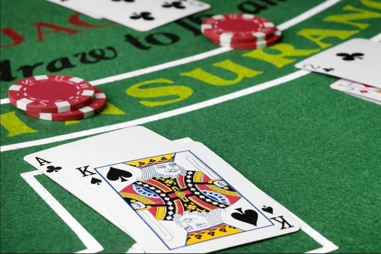 Tampilan antarmuka aplikasi mobile holaslot untuk sportsbook dan permainan kasino di Indonesia